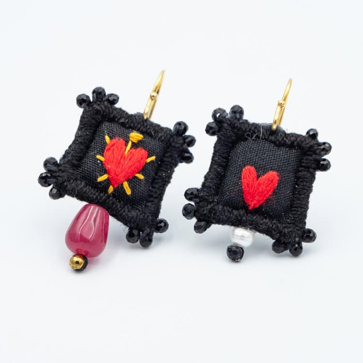 P1100596 MINI HEART EARRINGS - Image 1