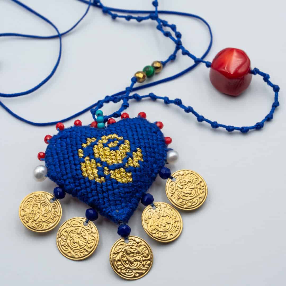 P1211222 ROSES ARE ...COLOURFUL- N E W NECKLACE - Image 1