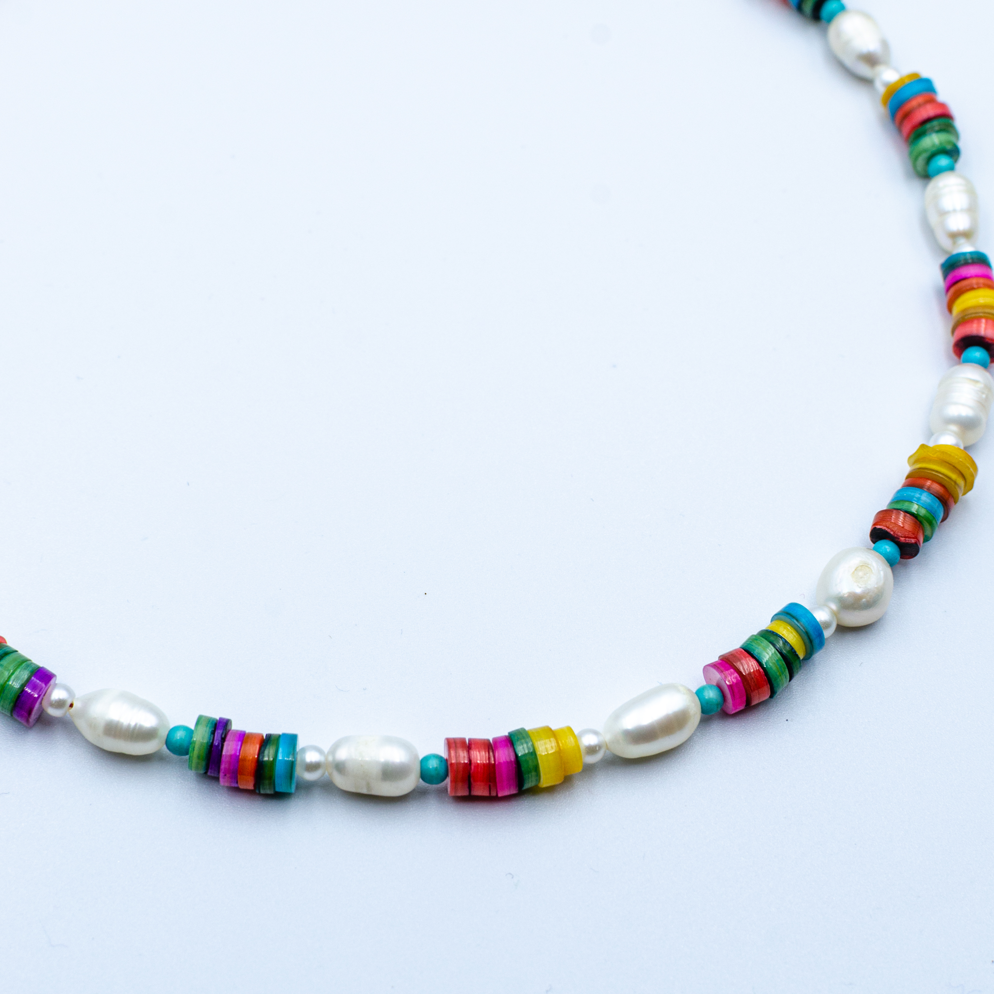 COLORFUL NECKLACE WITH PEARLS