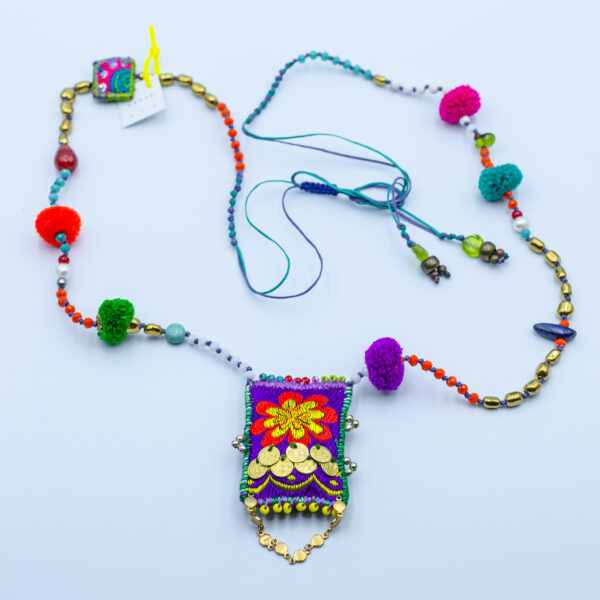 ETHNIC & COLORFUL NECKLACE