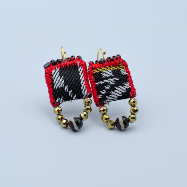TINY AND CHIC EARRINGS