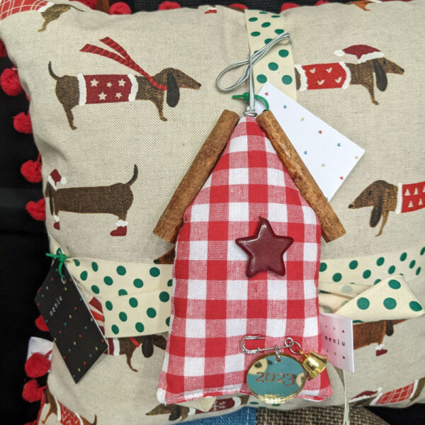 CHRISTMAS PILLOW - GIFT BOX (two pieces)