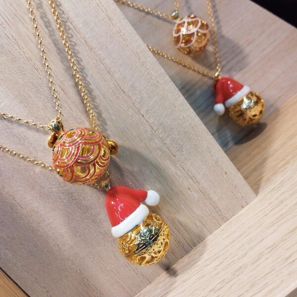 SANTA CLAUS IS COMING TO TOWN -NECKLACE